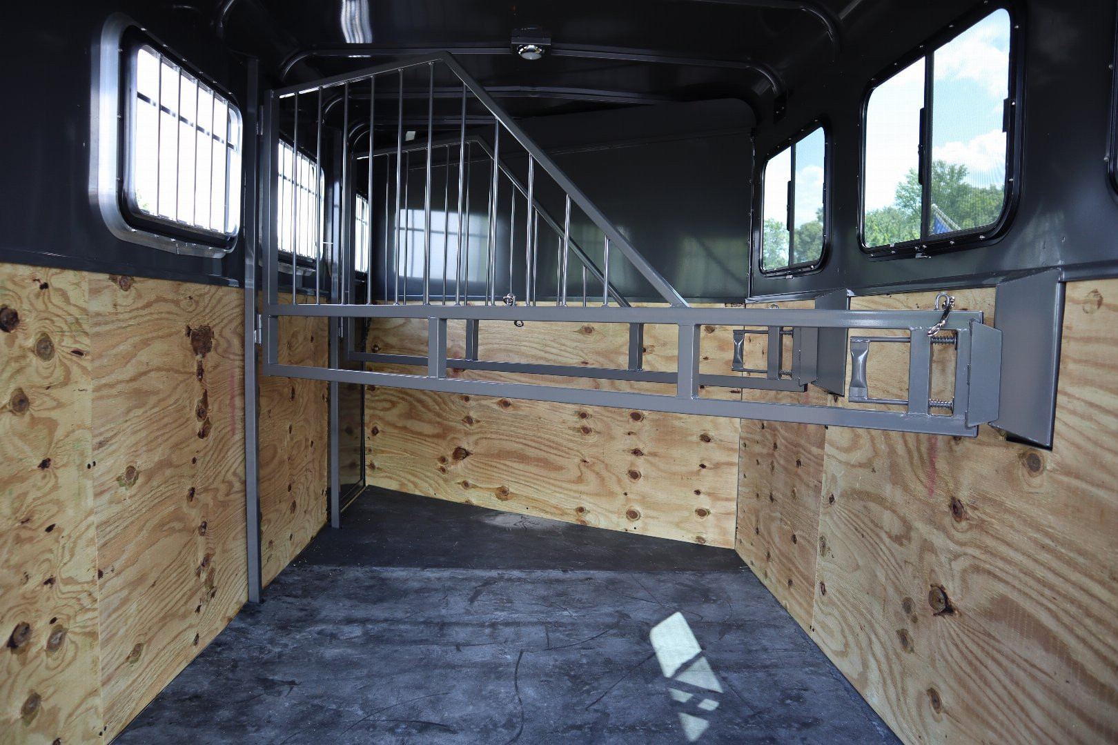 New 2026 Valley Trailers 3920 6'8"x18'x7' 3-Horse Thoroughbred Slant Gooseneck Horse Trailer