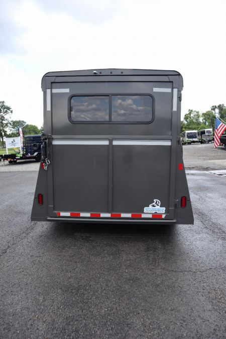New 2026 Valley Trailers 3920 6'8"x18'x7' 3-Horse Thoroughbred Slant Gooseneck Horse Trailer