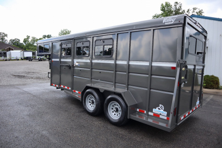 New 2026 Valley Trailers 3920 6'8"x18'x7' 3-Horse Thoroughbred Slant Gooseneck Horse Trailer