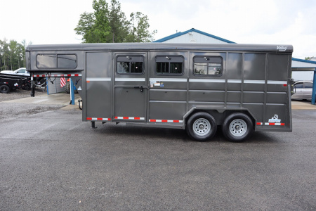 New 2026 Valley Trailers 3920 6'8"x18'x7' 3-Horse Thoroughbred Slant Gooseneck Horse Trailer
