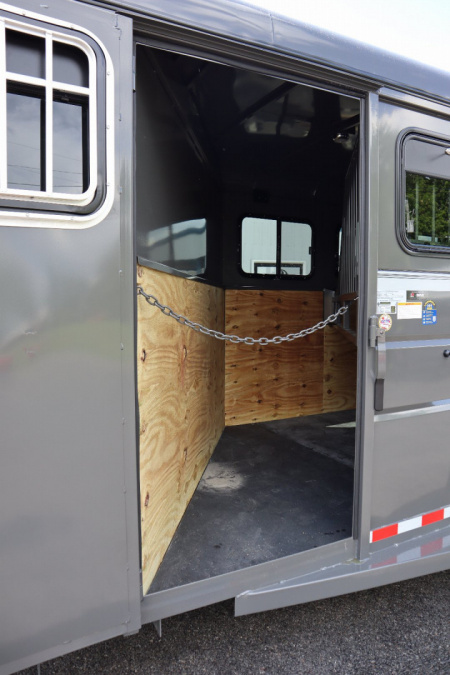 New 2026 Valley Trailers 3920 6'8"x18'x7' 3-Horse Thoroughbred Slant Gooseneck Horse Trailer