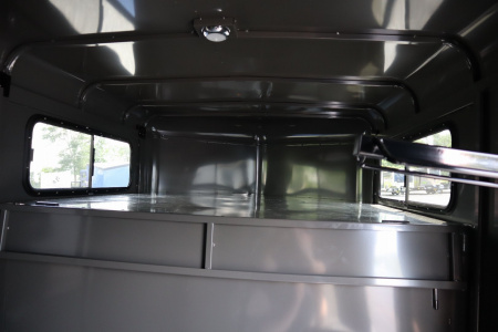 New 2026 Valley Trailers 3920 6'8"x18'x7' 3-Horse Thoroughbred Slant Gooseneck Horse Trailer