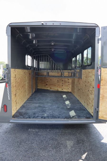 New 2026 Valley Trailers 3920 6'8"x18'x7' 3-Horse Thoroughbred Slant Gooseneck Horse Trailer