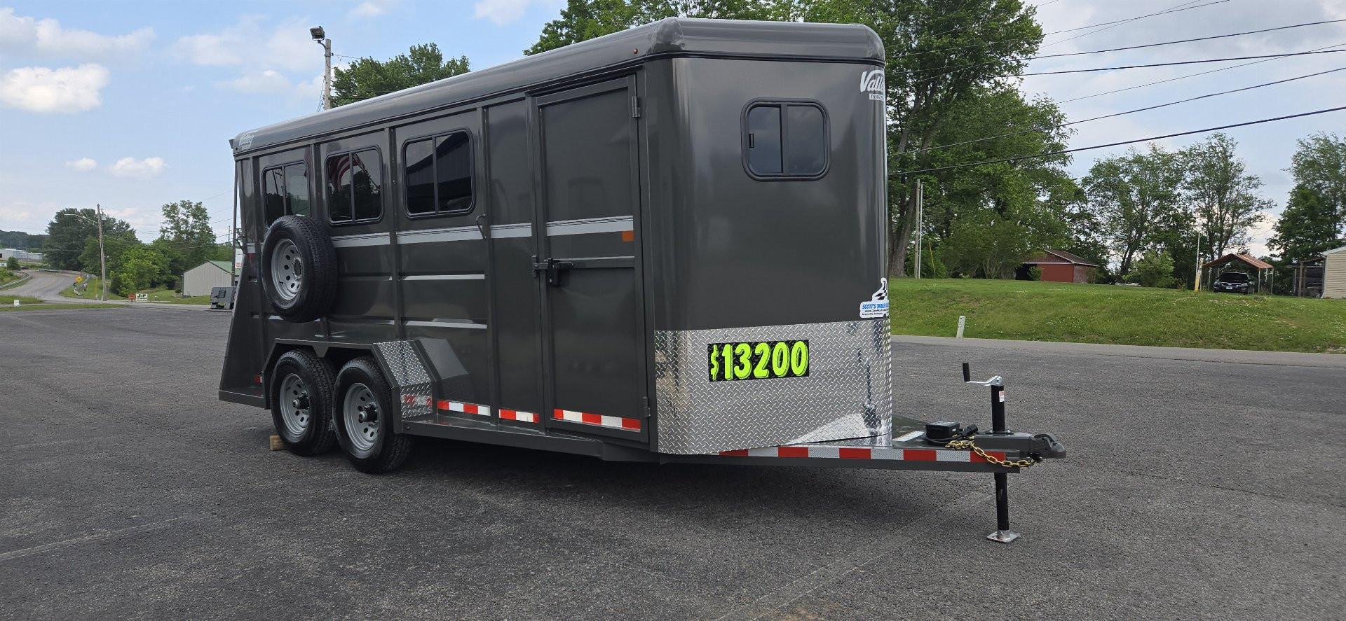 New 2026 Valley Trailers 18' 3-Horse Slant BP w/ Tack Thoroughbred