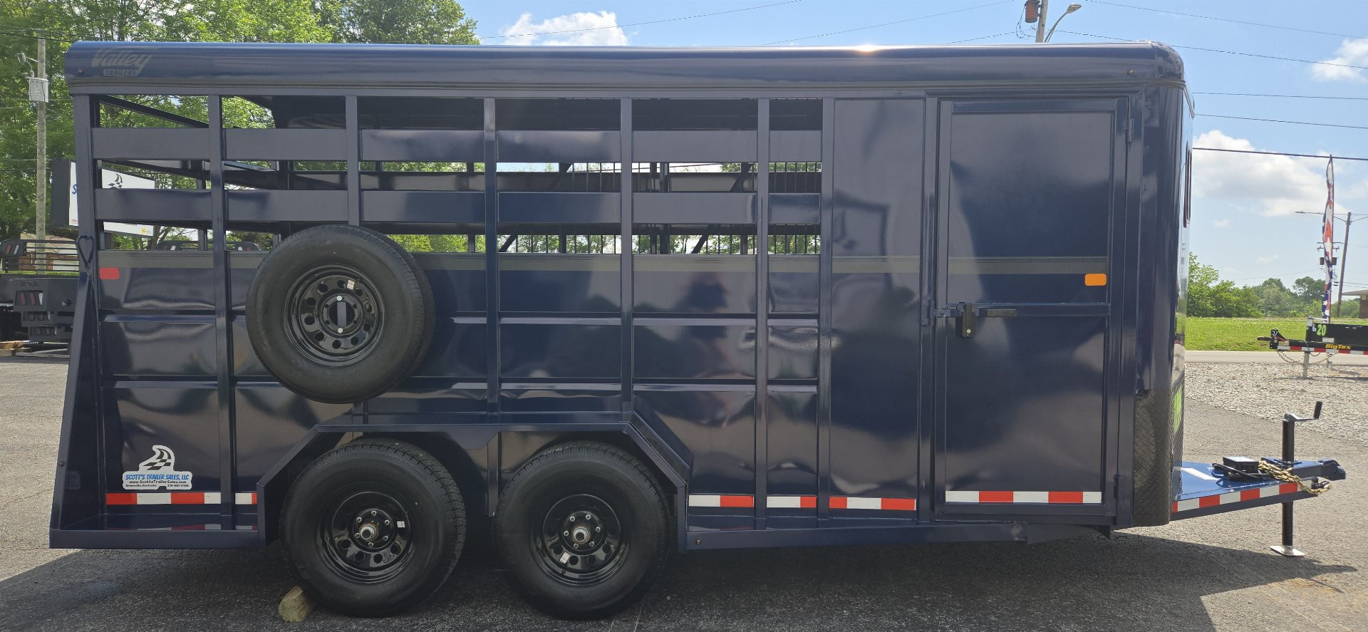 New 2026 Valley Trailers 18' 3-Horse Slant w/ Tack