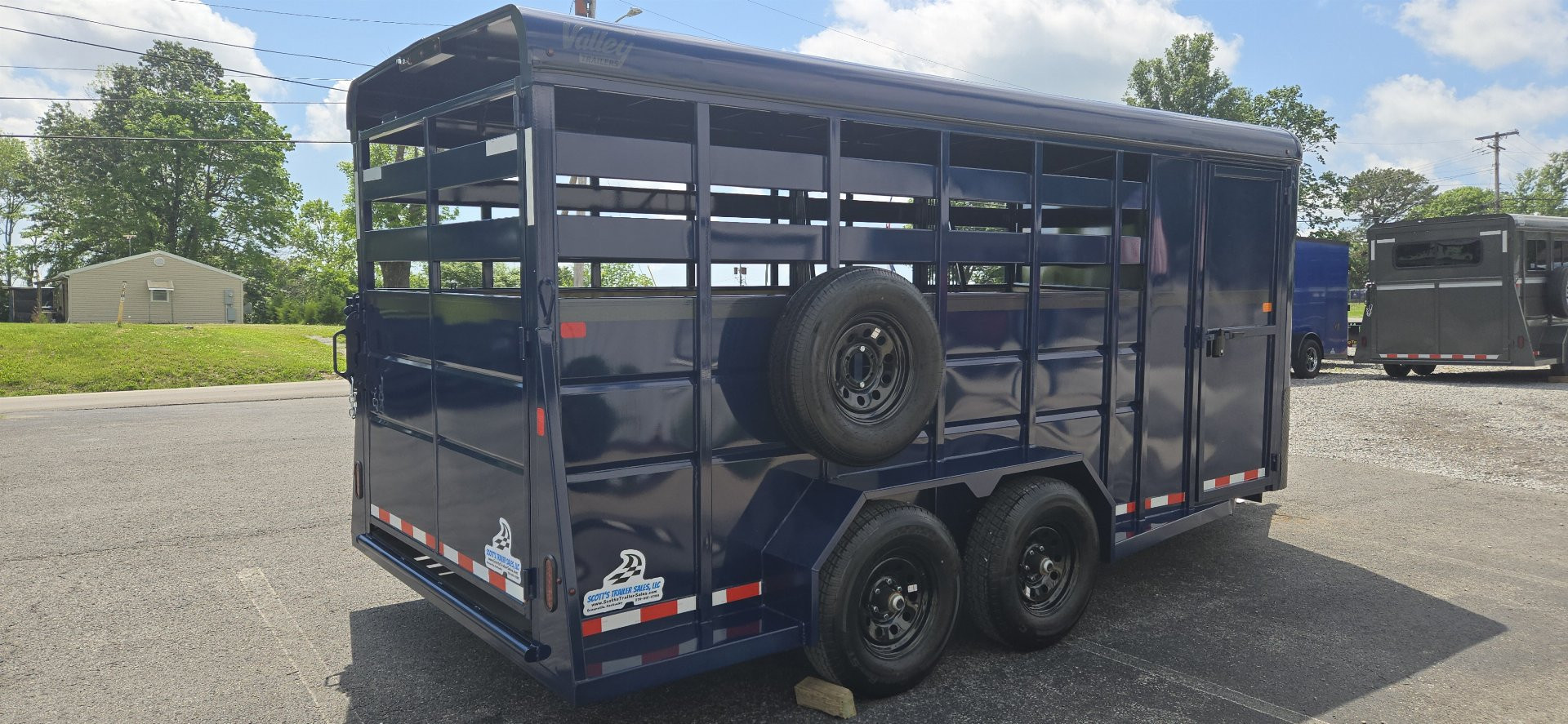 New 2026 Valley Trailers 18' 3-Horse Slant w/ Tack