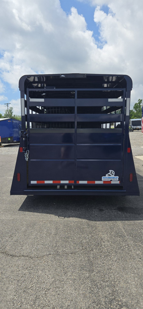 New 2026 Valley Trailers 18' 3-Horse Slant w/ Tack