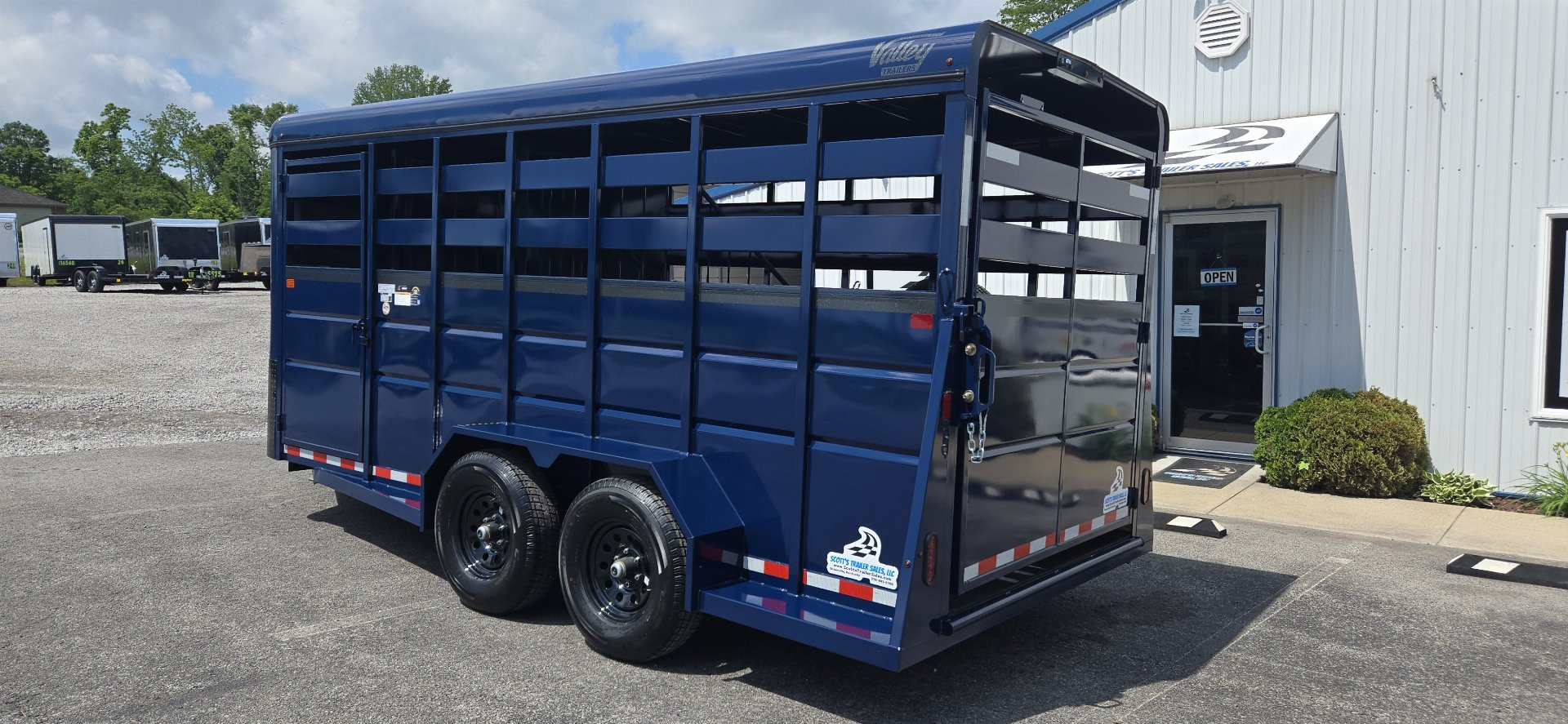 New 2026 Valley Trailers 18' 3-Horse Slant w/ Tack