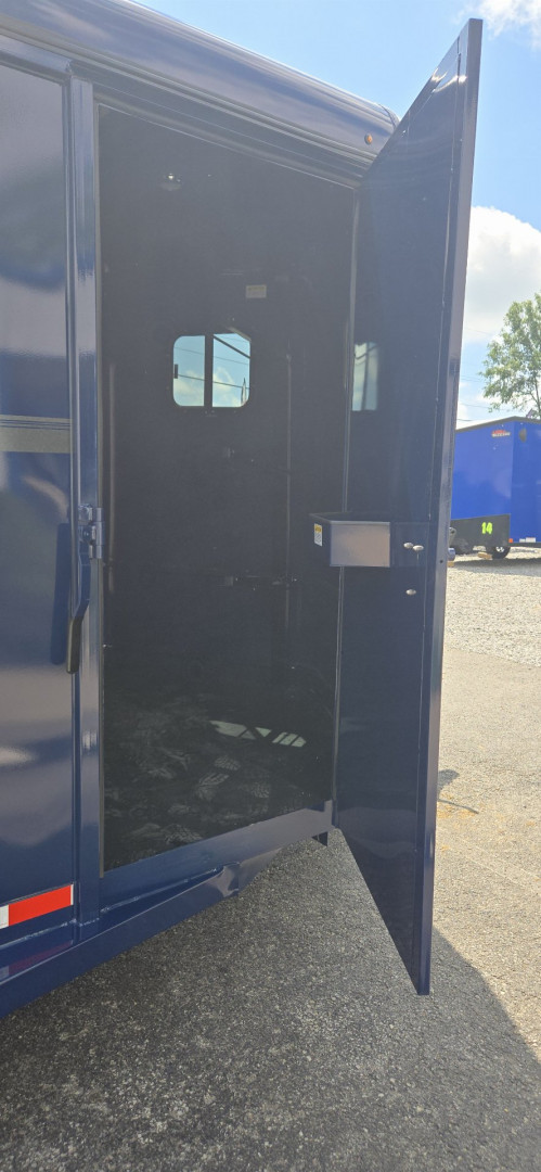 New 2026 Valley Trailers 18' 3-Horse Slant w/ Tack