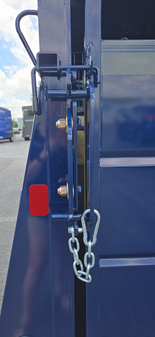 New 2026 Valley Trailers 18' 3-Horse Slant w/ Tack