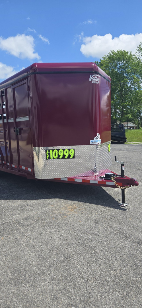 New 2026 Valley Trailers18' 3-Horse Slant w/ Tack