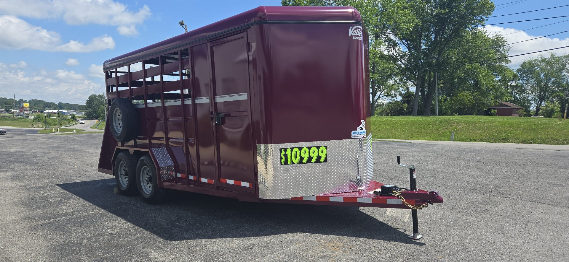 New 2026 Valley Trailers18' 3-Horse Slant w/ Tack