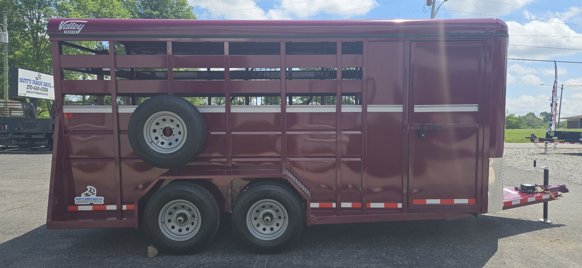 New 2026 Valley Trailers18' 3-Horse Slant w/ Tack