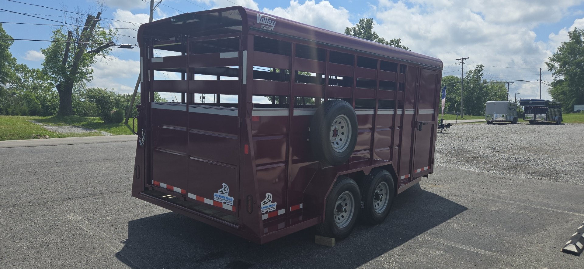 New 2026 Valley Trailers18' 3-Horse Slant w/ Tack
