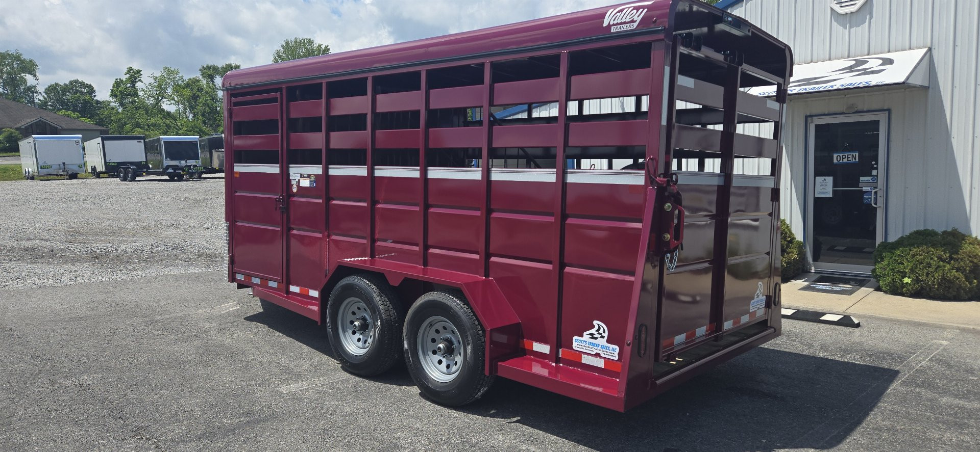 New 2026 Valley Trailers18' 3-Horse Slant w/ Tack