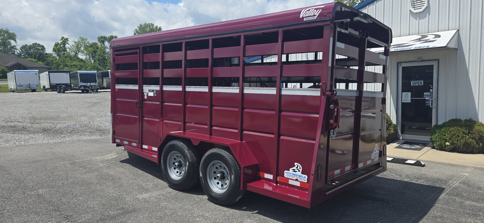 New 2026 Valley Trailers18' 3-Horse Slant w/ Tack