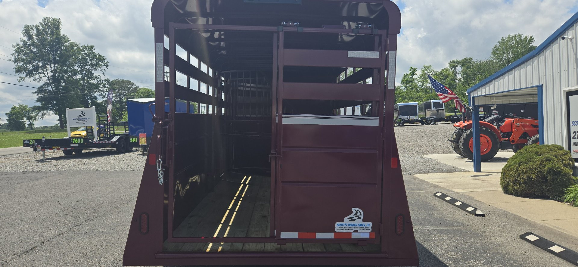 New 2026 Valley Trailers18' 3-Horse Slant w/ Tack