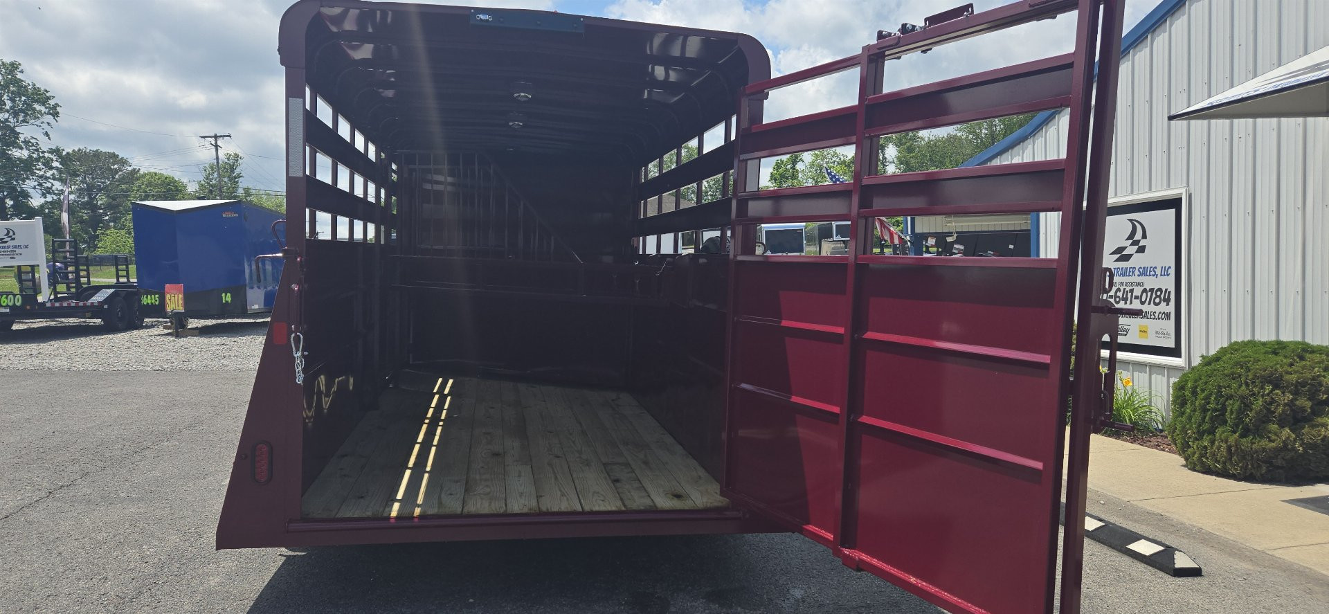 New 2026 Valley Trailers18' 3-Horse Slant w/ Tack