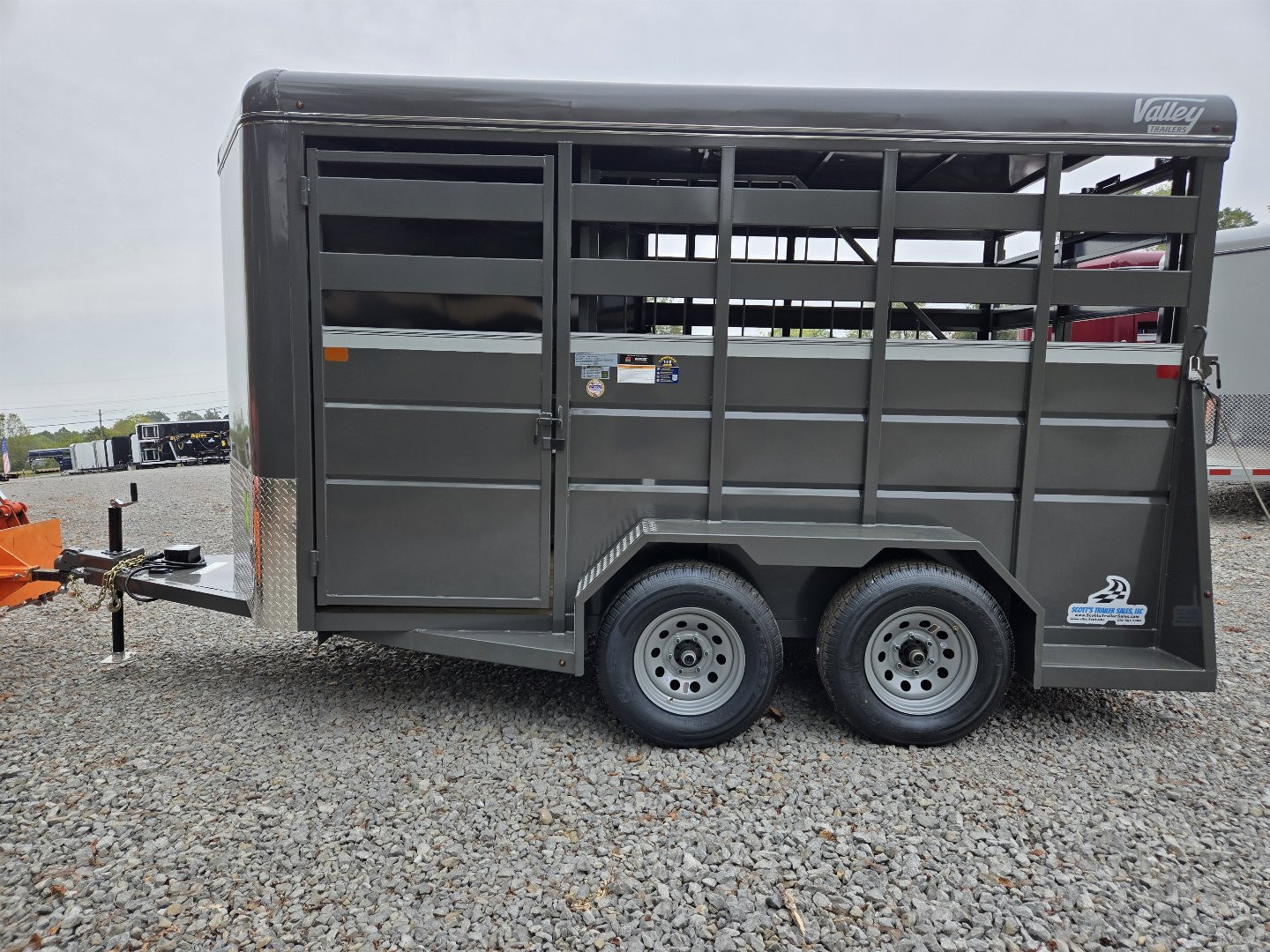 New 2025 VALLEY TRAILERS 2 Horse Economy Slant 14' x 6'8" x 7' (2800) Stock / Stock Combo Trailer