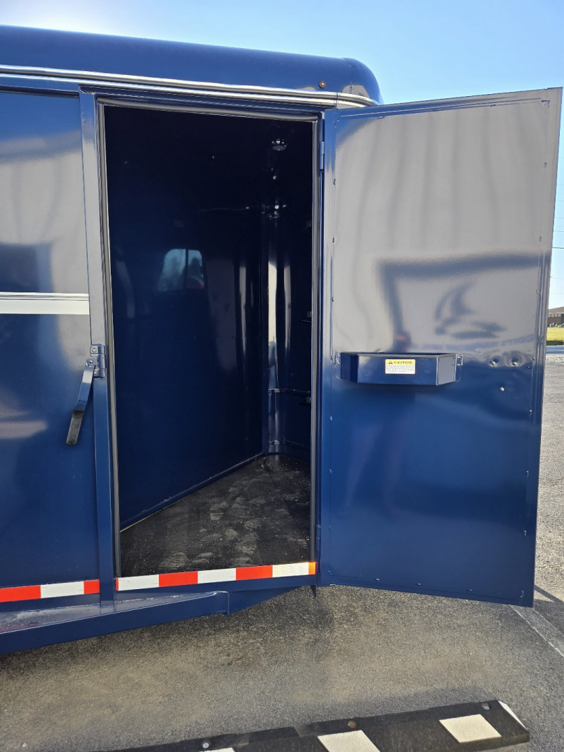 New 2025 VALLEY TRAILERS 3 Horse Slant Tack 18' x 6'8" x 7' (3820) Thoroughbred Stock / Stock Combo Trailer
