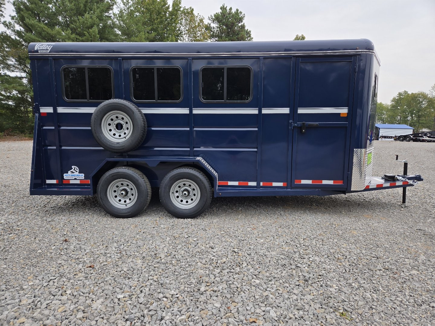 New 2025 VALLEY TRAILERS 3 Horse Slant Tack 18' x 6'8" x 7' (3820) Thoroughbred Stock / Stock Combo Trailer