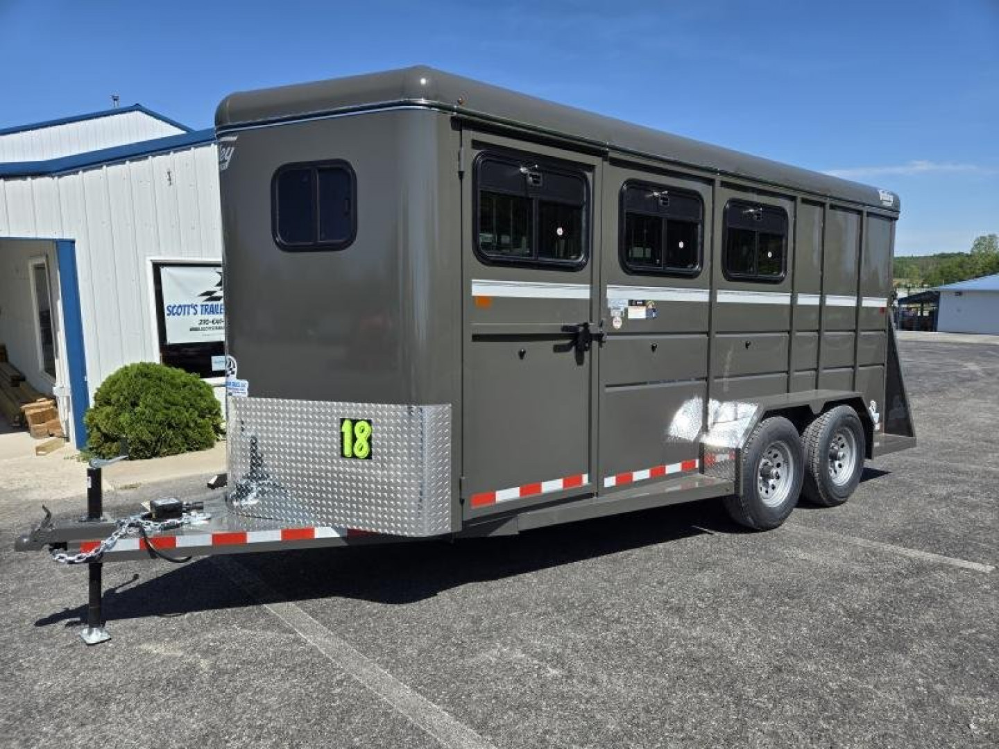 New 2025 Valley Trailers 6'8"x18'x7' Thoroughbred 3 Horse Slant w/ Tack (3820)