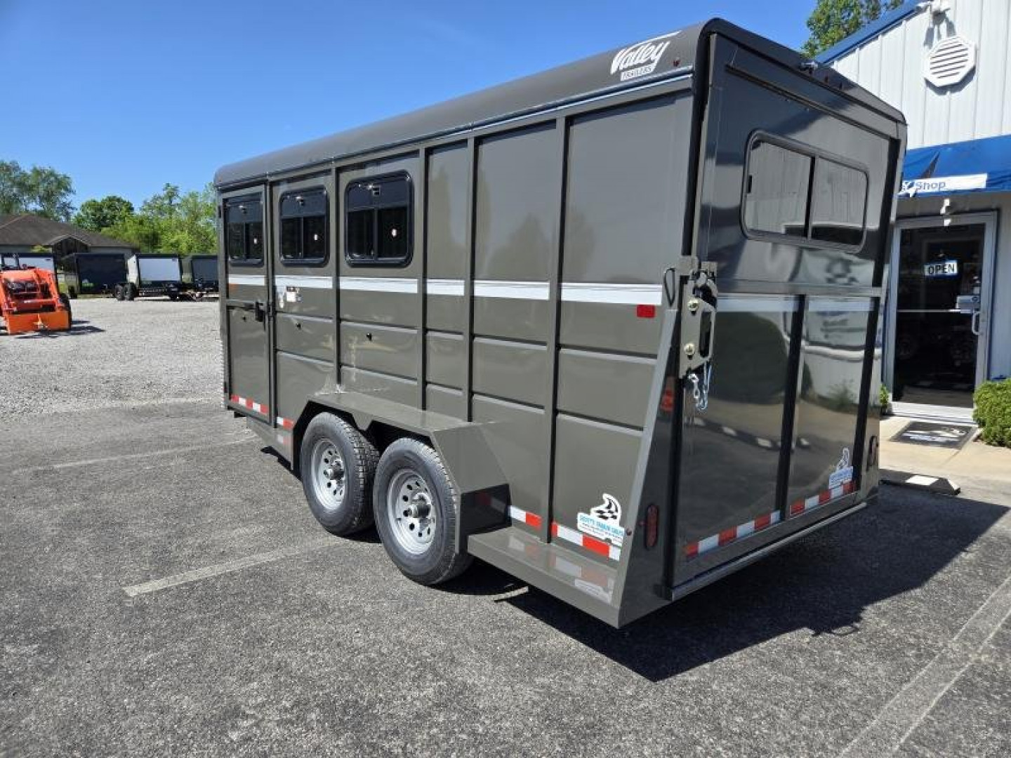 New 2025 Valley Trailers 6'8"x18'x7' Thoroughbred 3 Horse Slant w/ Tack (3820)
