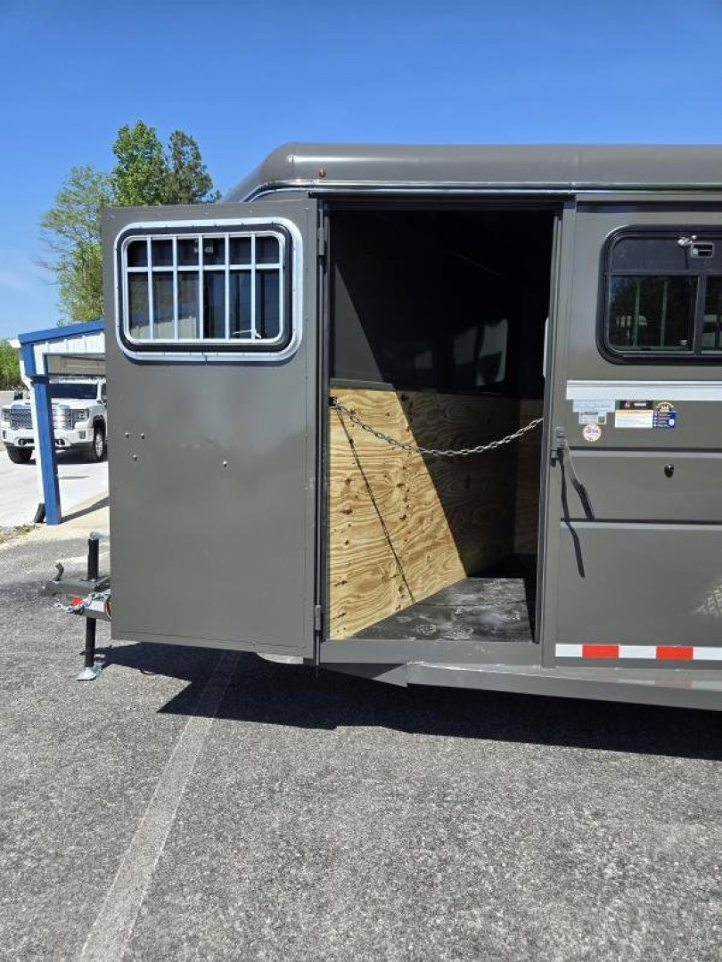 New 2025 Valley Trailers 6'8"x18'x7' Thoroughbred 3 Horse Slant w/ Tack (3820)