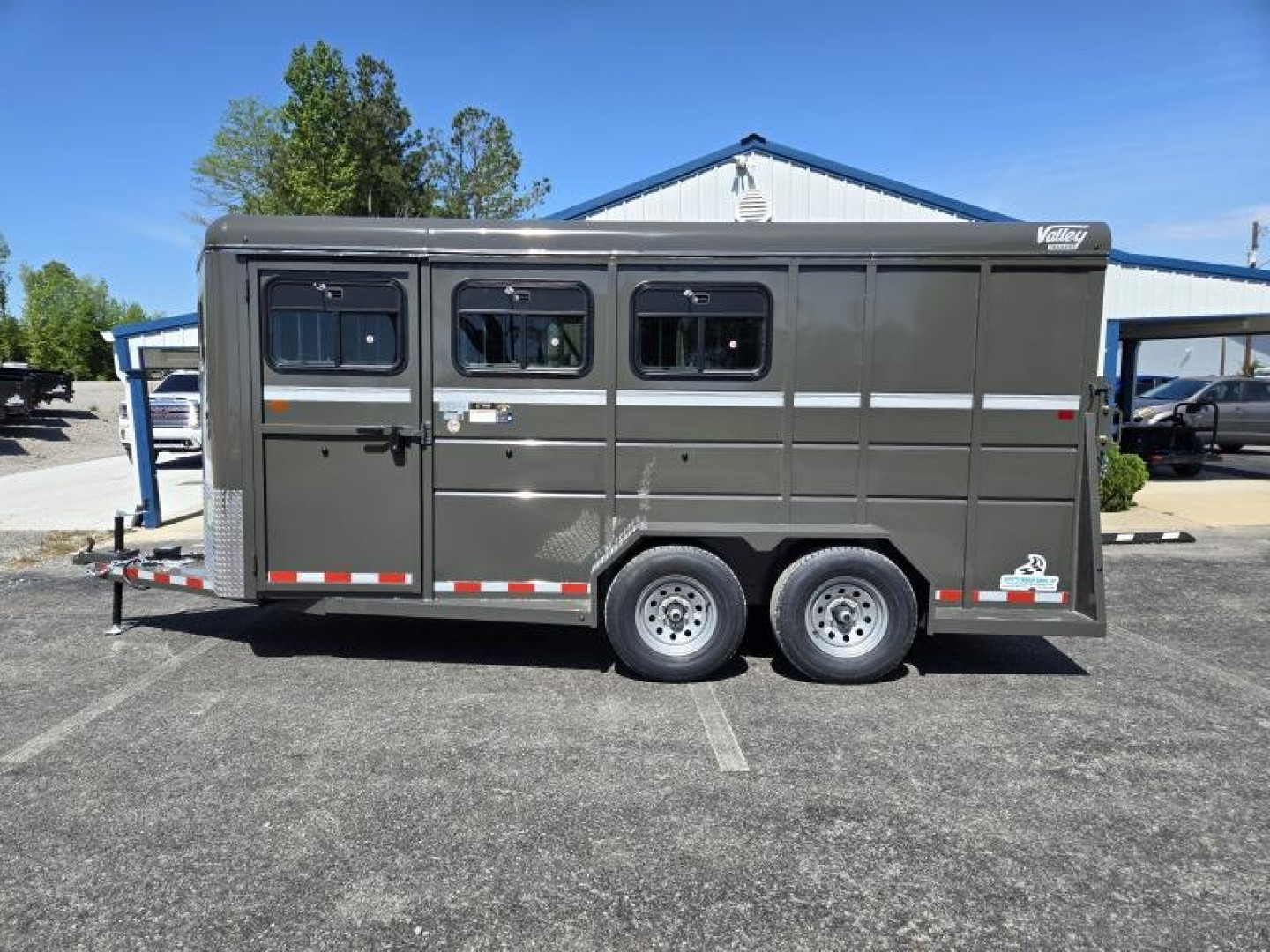 New 2025 Valley Trailers 6'8"x18'x7' Thoroughbred 3 Horse Slant w/ Tack (3820)