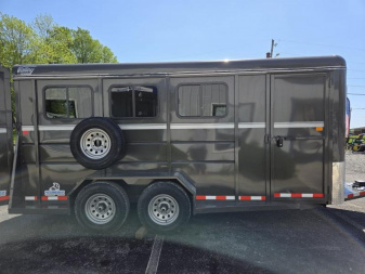 New 2025 Valley Trailers 6'8"x18'x7' Thoroughbred 3 Horse Slant w/ Tack (3820)