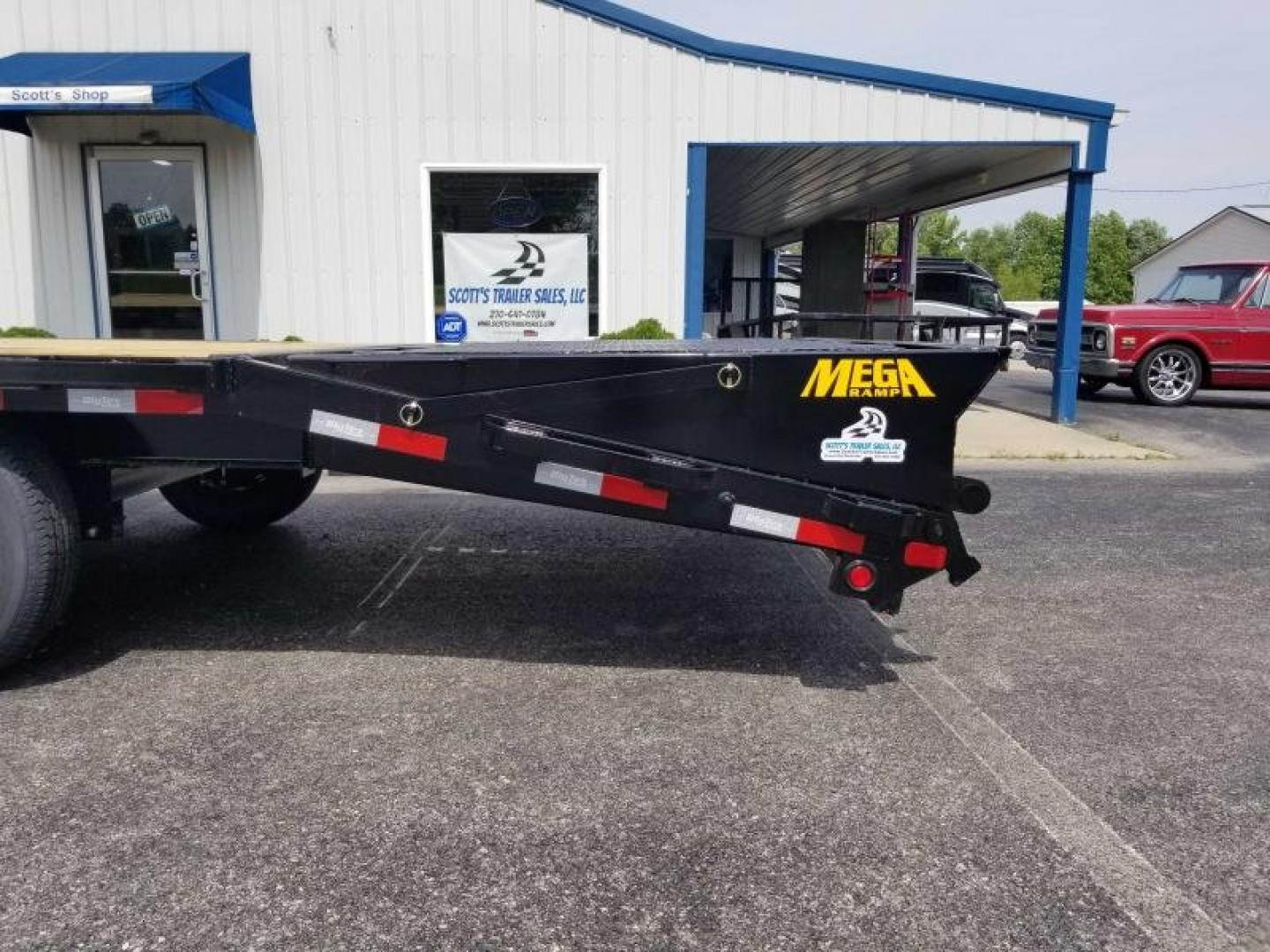New 2024 Big Tex Trailers 20' Flatbed Gooseneck Trailer w/ 5' Mega Ramps