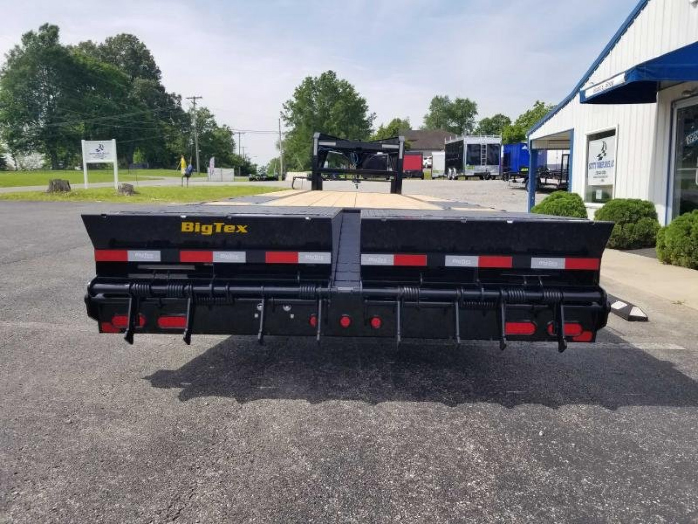 New 2023 Big Tex Trailers 20' Flatbed Gooseneck Trailer w/ 5' Mega Ramps
