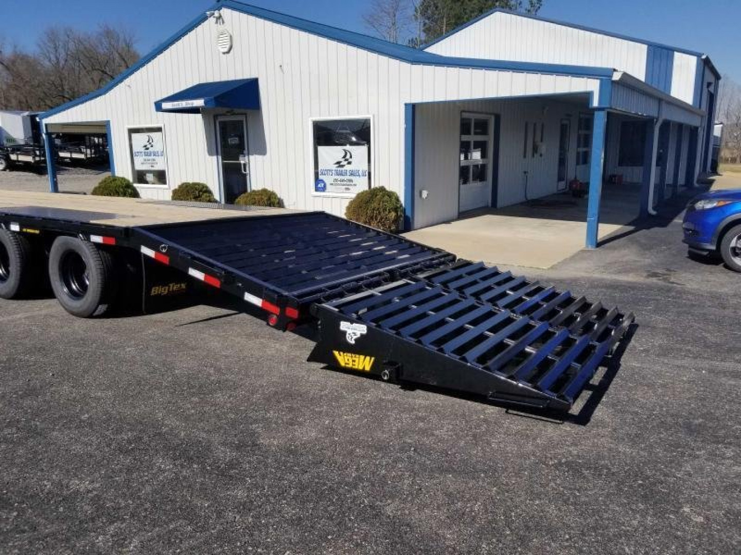 New 2023 Big Tex Trailers 20' Flatbed Gooseneck Trailer w/ 5' Mega Ramps