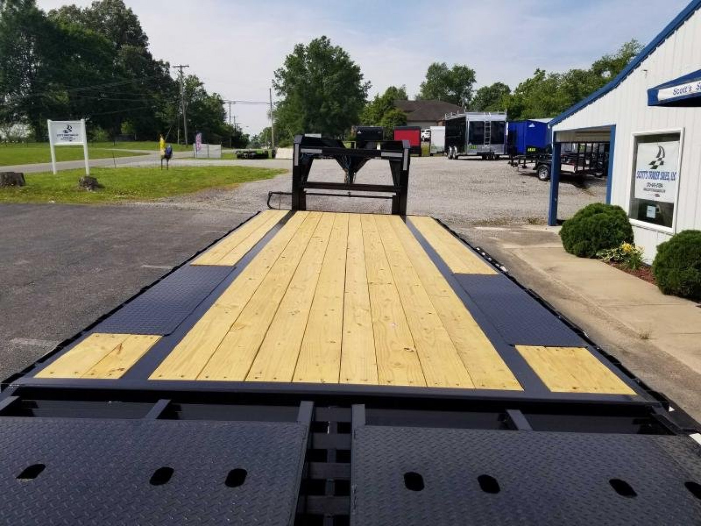 New 2023 Big Tex Trailers 20' Flatbed Gooseneck Trailer w/ 5' Mega Ramps