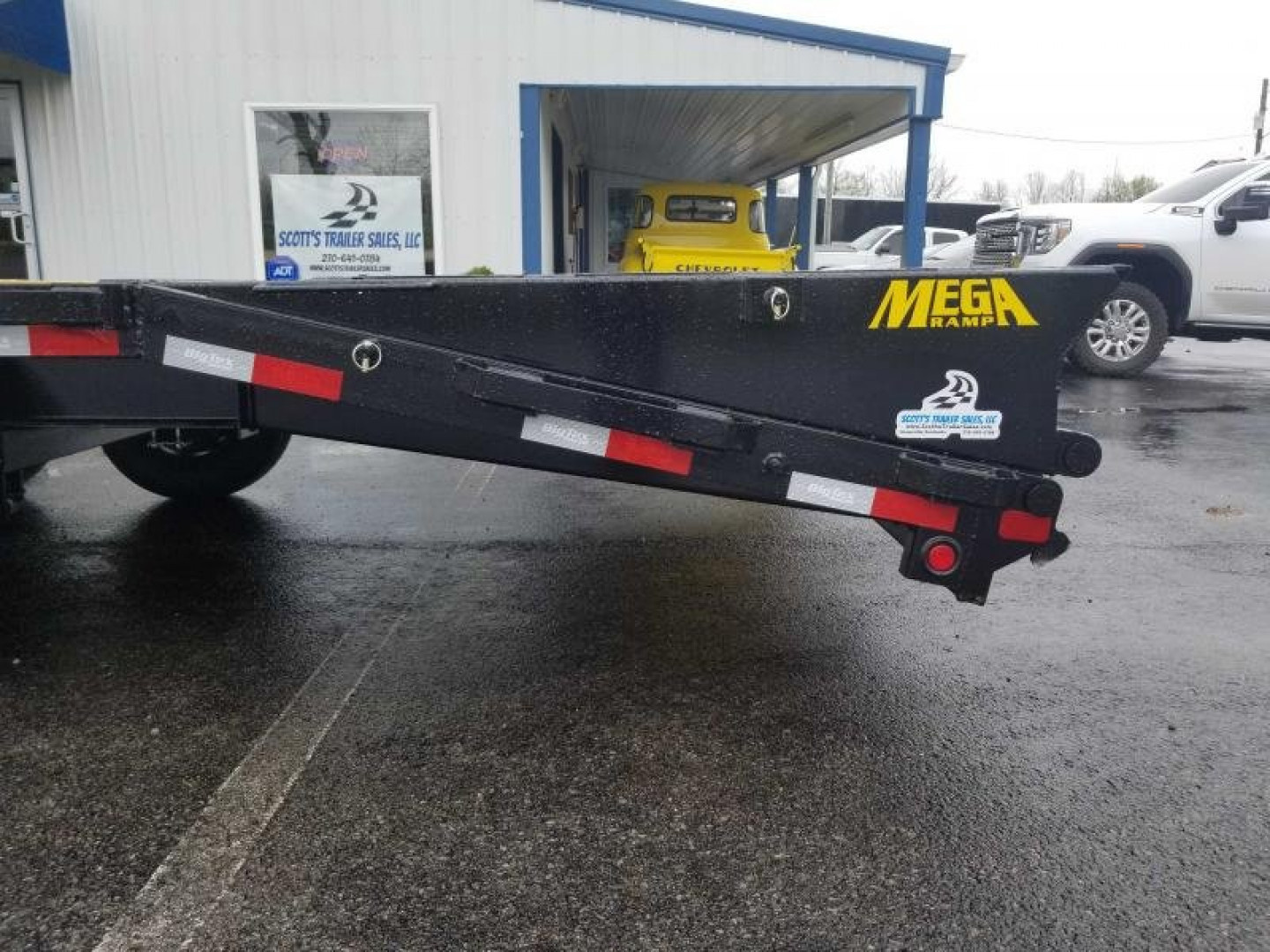 New 2024 Big Tex Trailers 20' Flatbed Gooseneck Trailer w/ 5' Mega Ramps