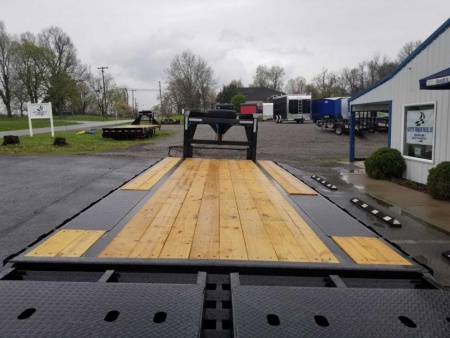 New 2024 Big Tex Trailers 20' Flatbed Gooseneck Trailer w/ 5' Mega Ramps