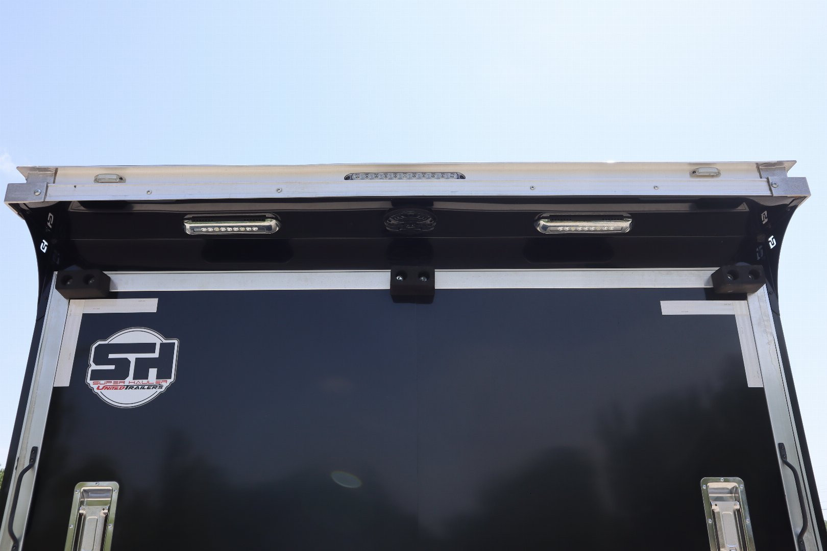 New 2023 United Trailers 36' Gooseneck Enclosed Car / Racing Trailer