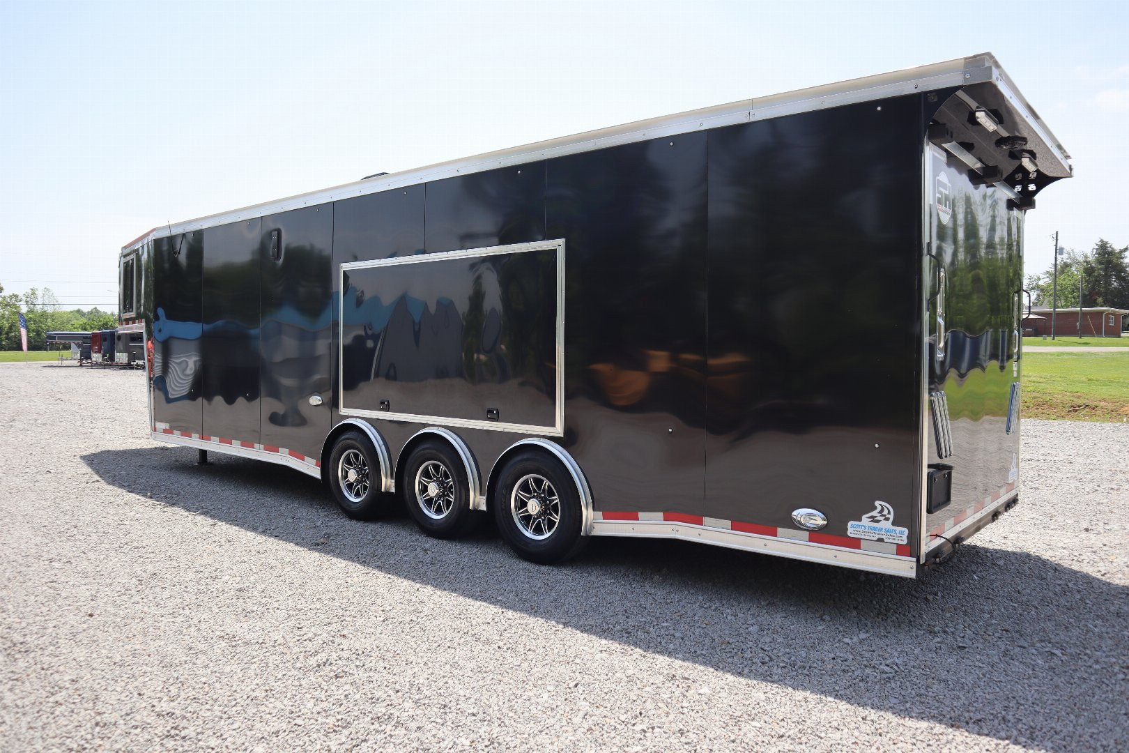 New 2023 United Trailers 36' Gooseneck Enclosed Car / Racing Trailer
