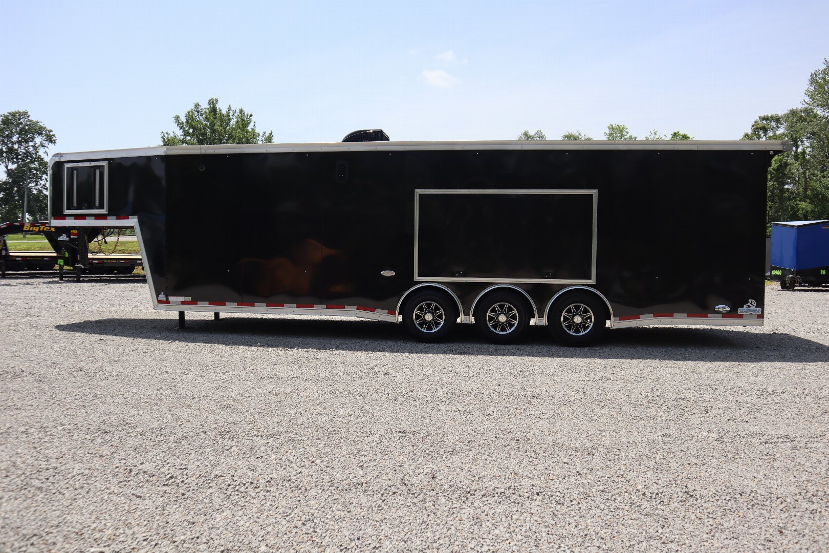 New 2023 United Trailers 36' Gooseneck Enclosed Car / Racing Trailer