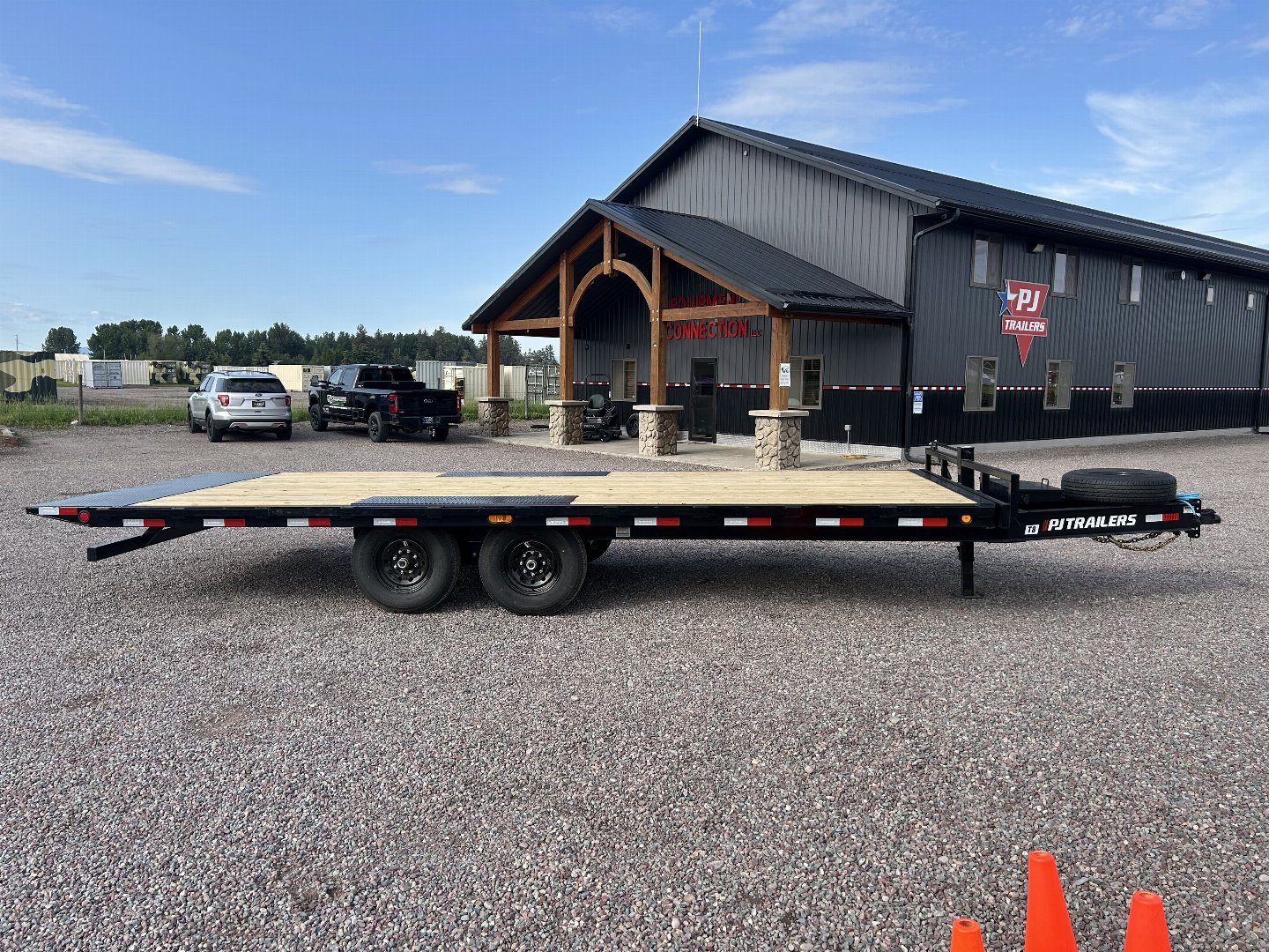 New 2026 PJ 22' Deckover Tilt Trailer (14k)