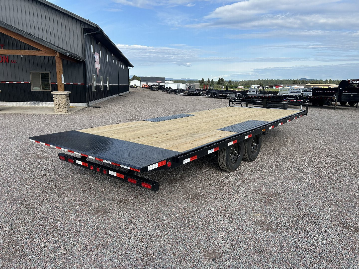 New 2026 PJ 22' Deckover Tilt Trailer (14k)