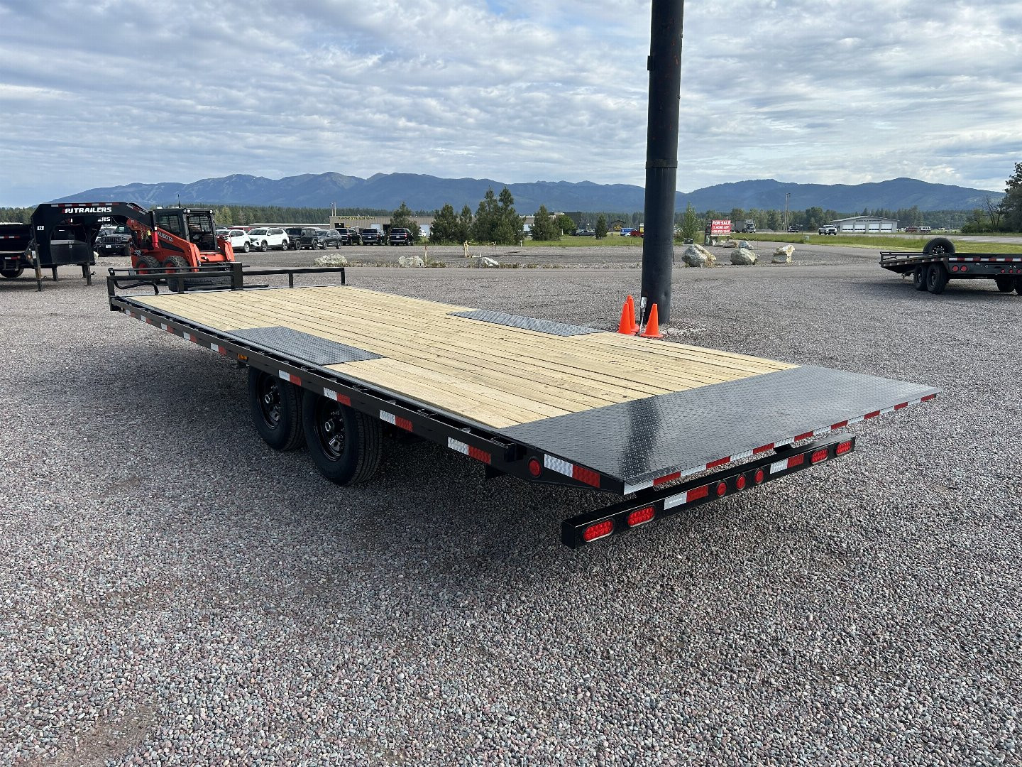 New 2026 PJ 22' Deckover Tilt Trailer (14k)