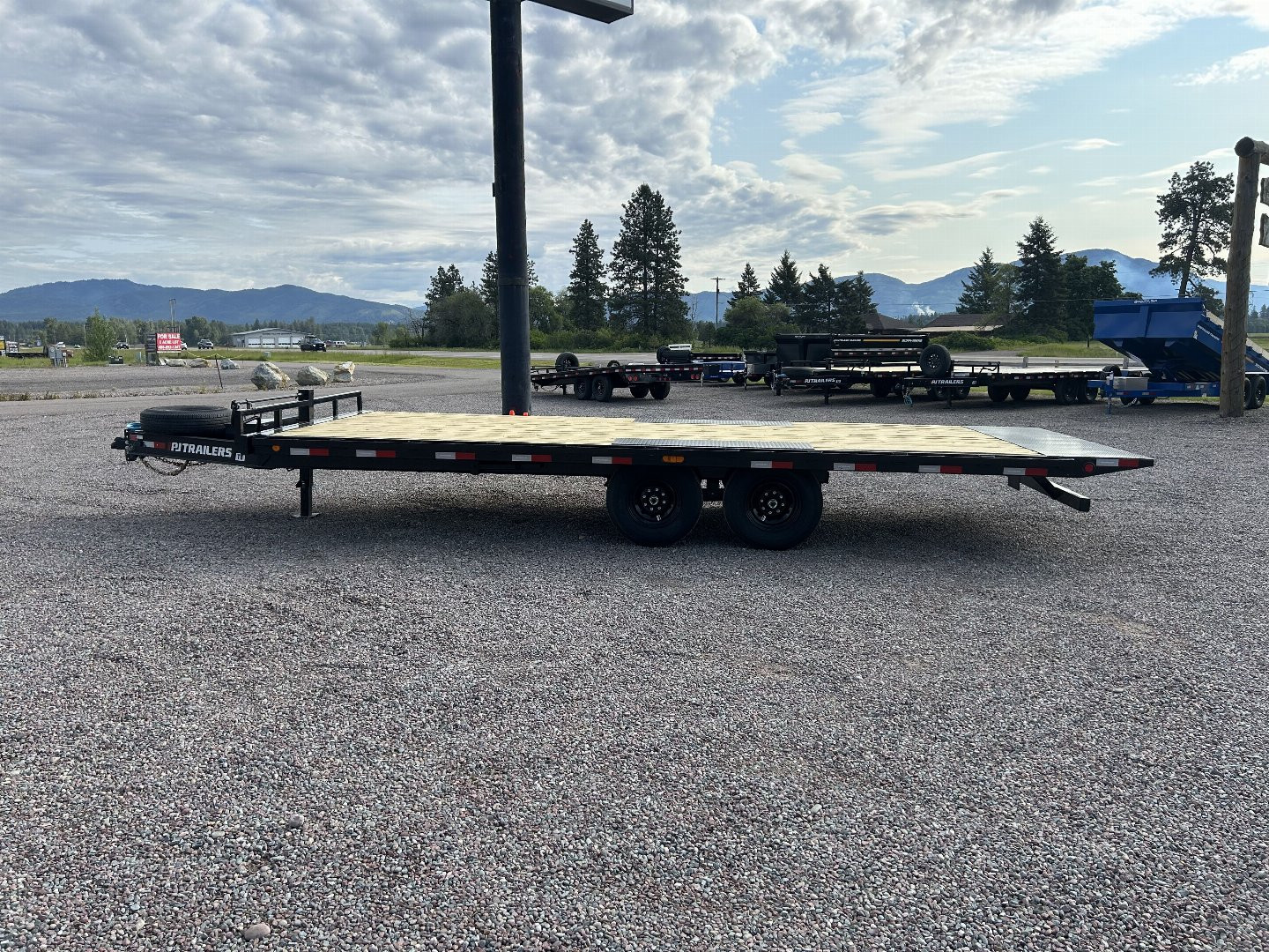 New 2026 PJ 22' Deckover Tilt Trailer (14k)