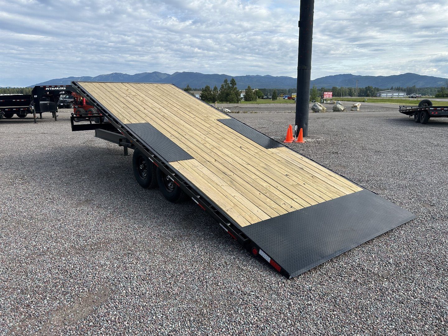 New 2026 PJ 22' Deckover Tilt Trailer (14k)