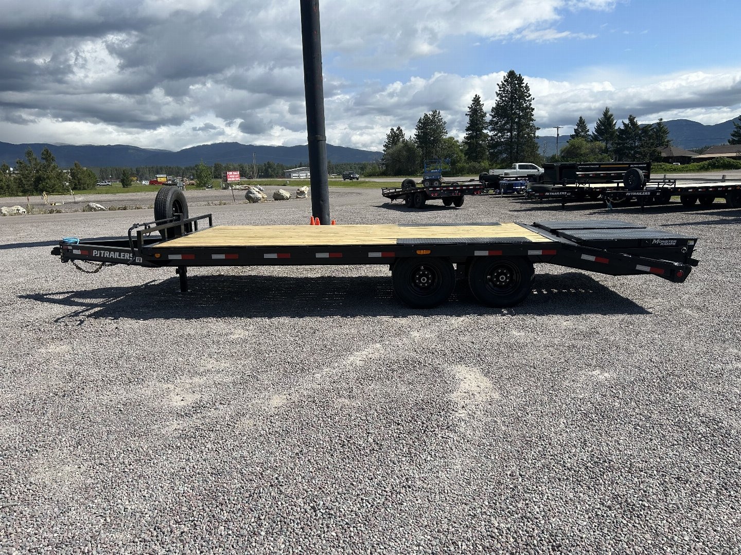 New 2026 PJ 20' Deckover Trailer (14k)
