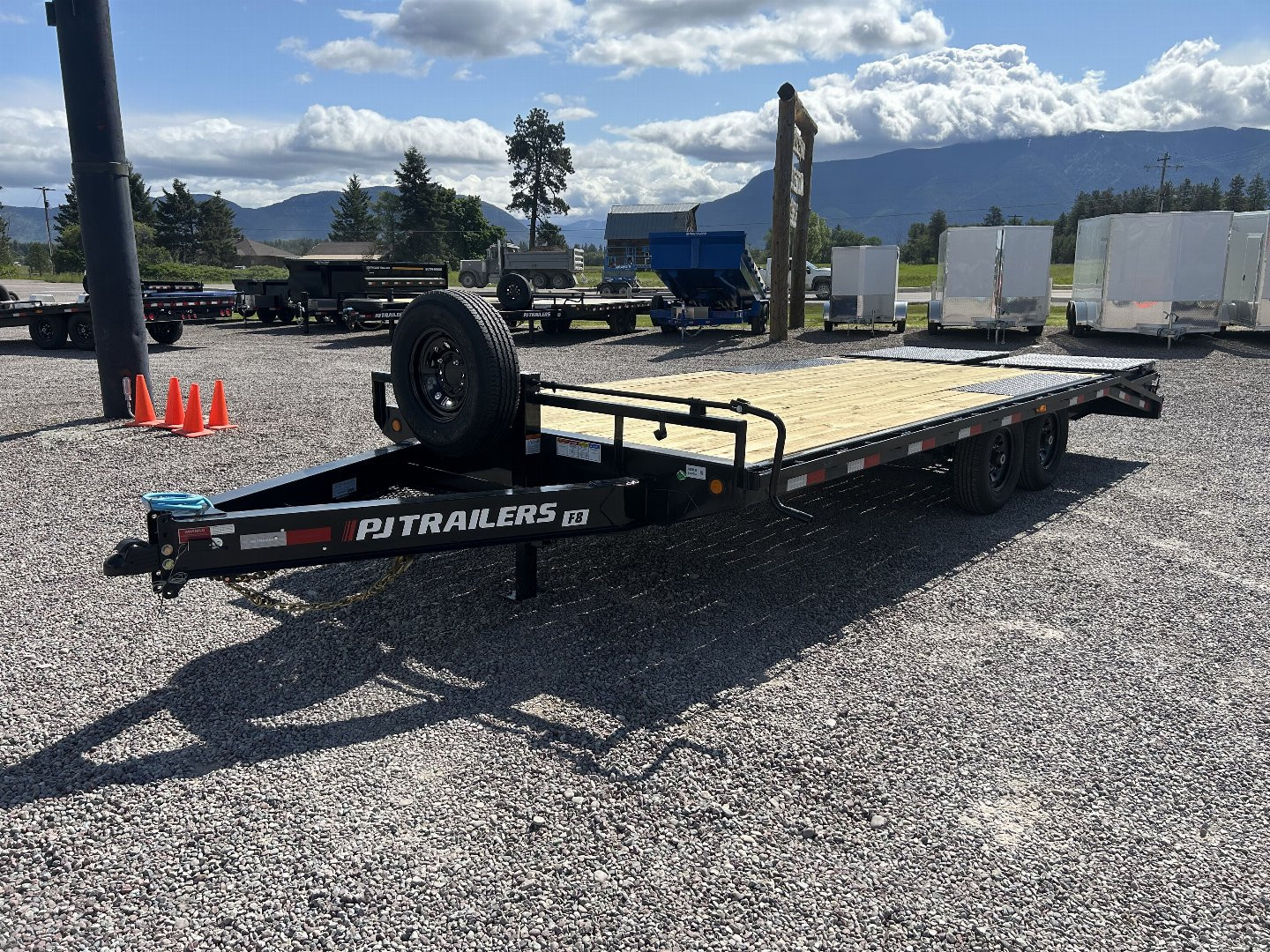 New 2026 PJ 20' Deckover Trailer (14k)