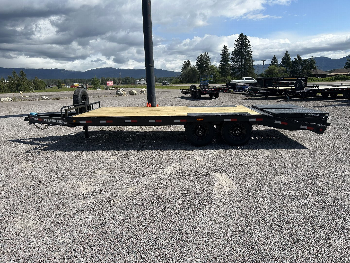 New 2026 PJ 20' Deckover Trailer (14k)