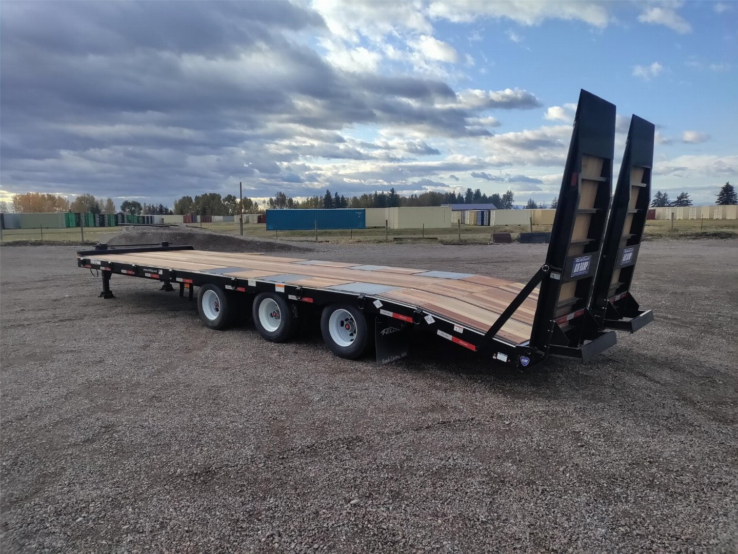 New 2025 Felling Trailers 32' Air Ramp Flatbed Trailer