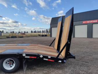 New 2025 Felling Trailers 32' Air Ramp Flatbed Trailer