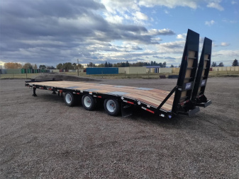 New 2025 Felling Trailers 32' Air Ramp Flatbed Trailer